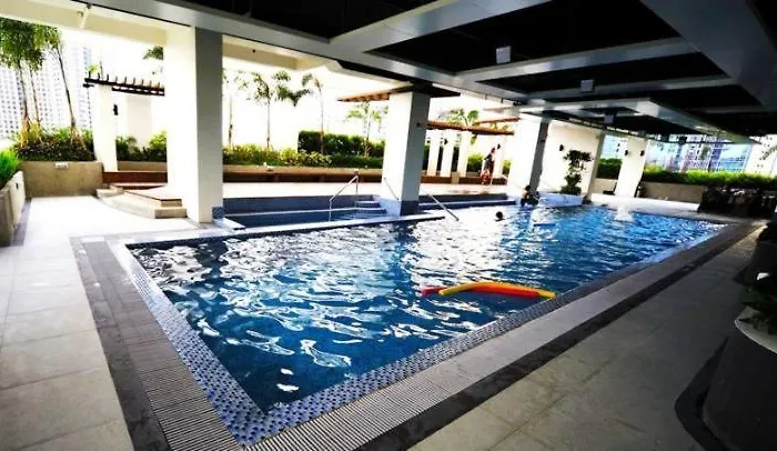 Spacious 1br With 300mbps Wifi In Bgc Apartment *