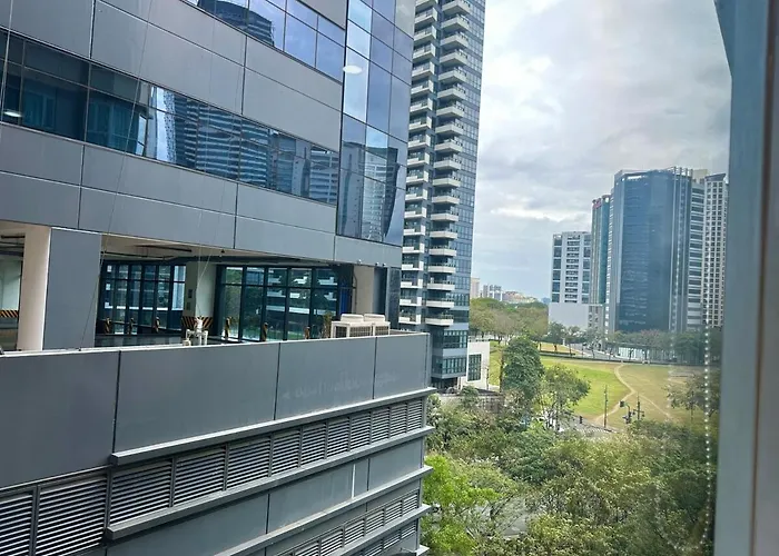 Spacious 1br With 300mbps Wifi In Bgc Apartment Manila