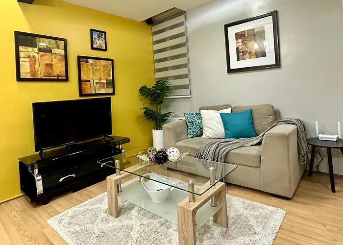 Spacious 1br With 300mbps Wifi In Bgc * Manila