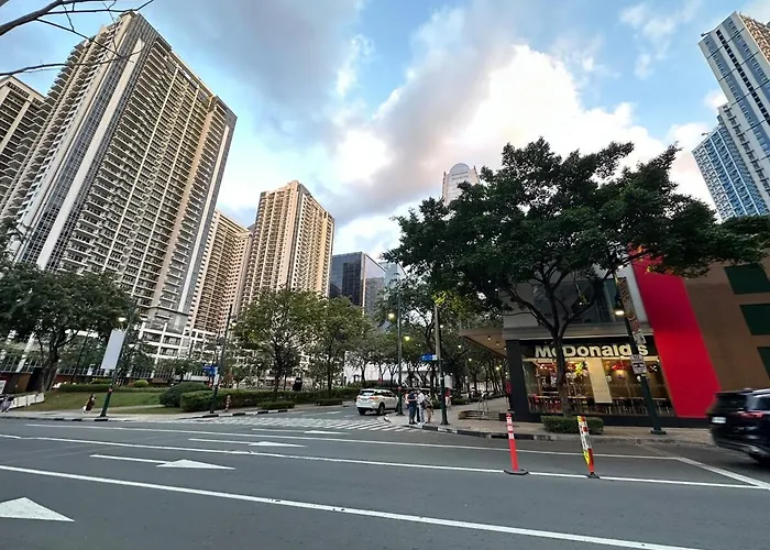 Spacious 1br With 300mbps Wifi In Bgc Apartment *