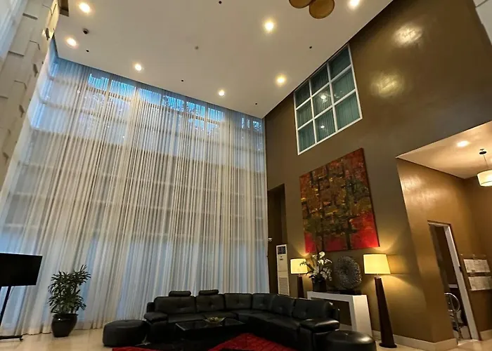 Spacious 1br With 300mbps Wifi In Bgc Apartment *